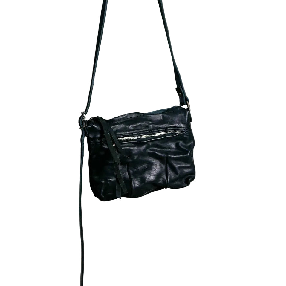 ESSENTIAL MESSENGER BAG