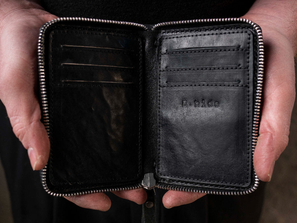 ZIPPED WALLET