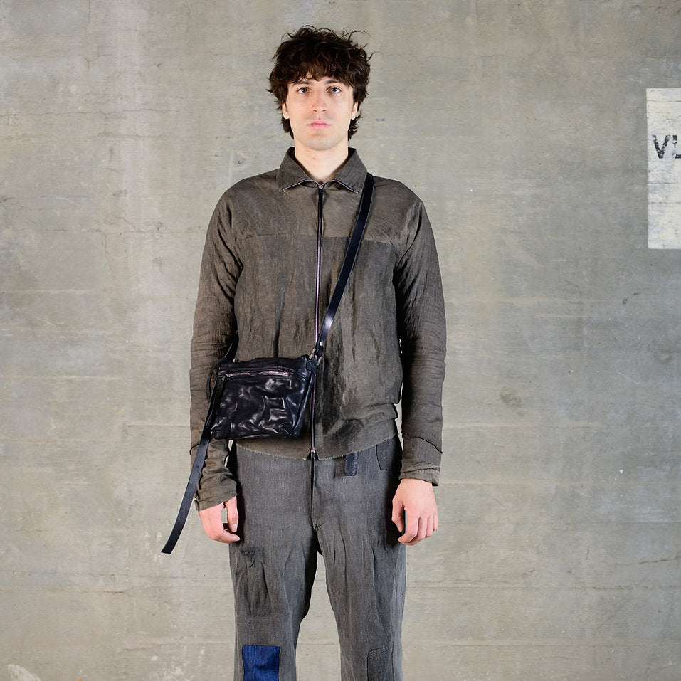 ESSENTIAL MESSENGER BAG