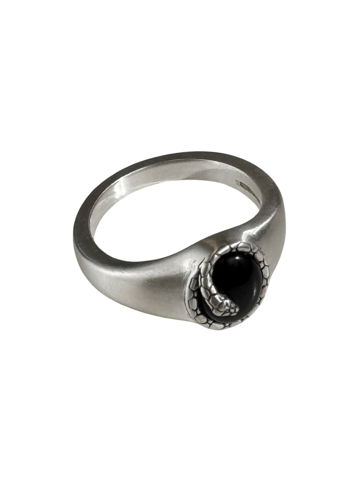 ONYX SERPANT RING