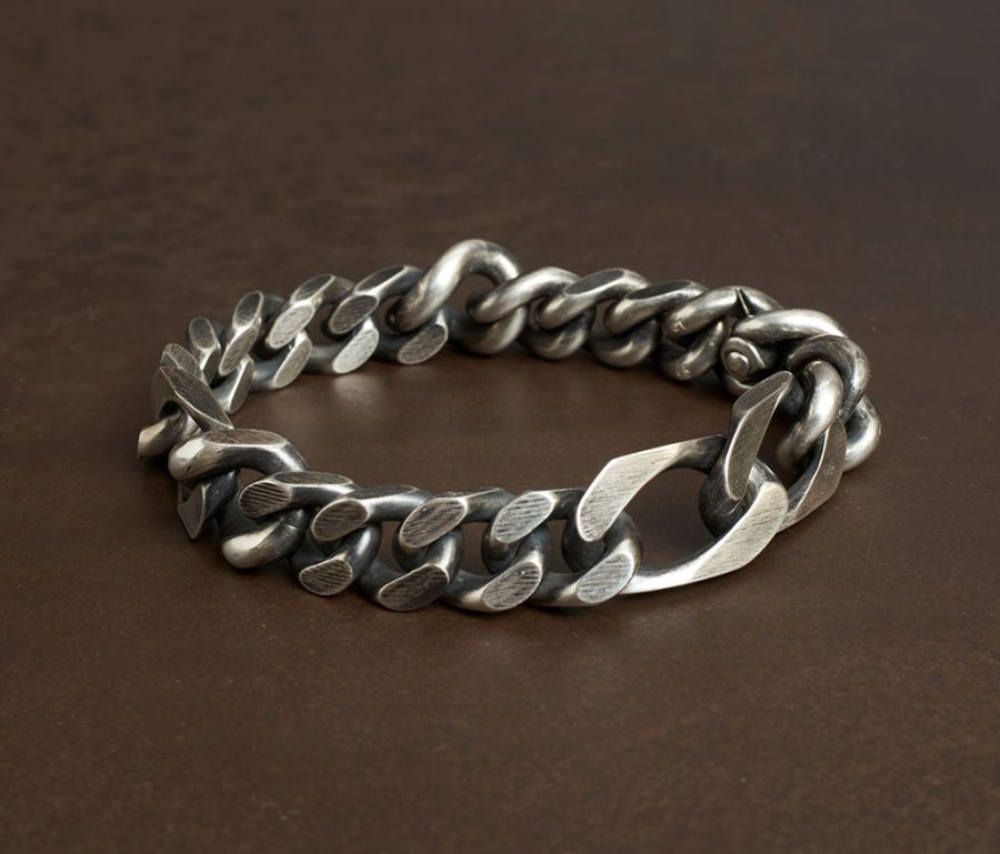 LARGE CURB LINK BRACELET